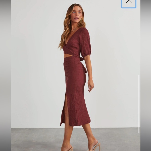 ✨VICI ‘Let It Breathe’ Cutout Knit Midi Dress in Brown✨ - Picture 3 of 6